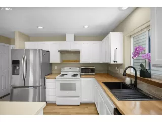 Photo #2: 23235498 Listing 