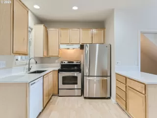 Photo #3: 23235887 Listing