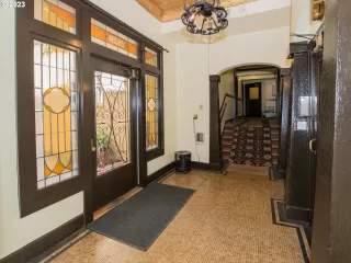 Photo #2: 23236806 Listing