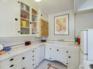 Photo #5: 23236806 Listing