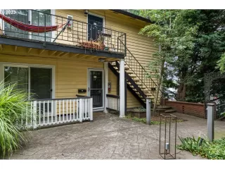 More Details about MLS # 23237081 : 3531 SW TROY ST 9