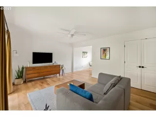 Photo #4: 23237081 Listing