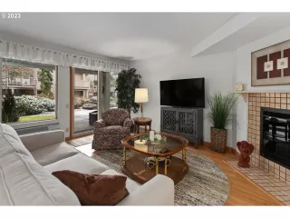 Photo #4: 23237437 Listing