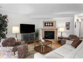 Photo #5: 23237437 Listing