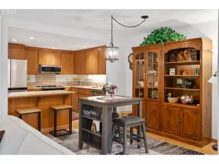 Photo #6: 23237437 Listing