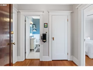 Photo #4: 23237889 Listing