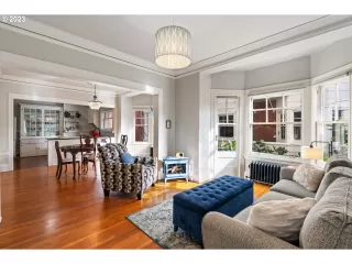 Photo #5: 23237889 Listing