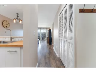 Photo #2: 23239854 Listing