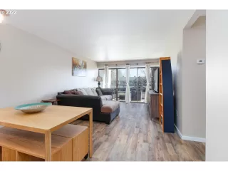 Photo #3: 23239854 Listing