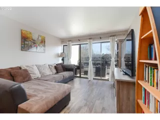 Photo #4: 23239854 Listing