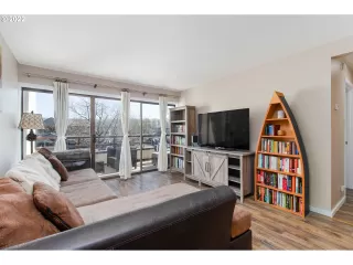 Photo #5: 23239854 Listing