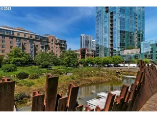 Photo #4: 23241313 Listing