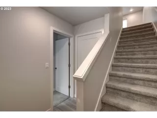 Photo #3: 23242134 Listing