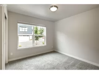 Photo #4: 23242134 Listing