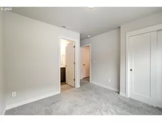 Photo #5: 23242134 Listing