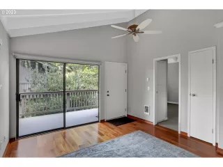 Photo #5: 23242273 Listing