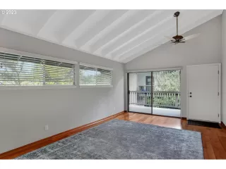 Photo #6: 23242273 Listing