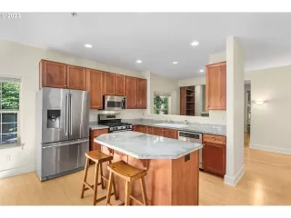 Photo #4: 23242795 Listing