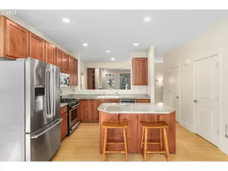 Photo #5: 23242795 Listing