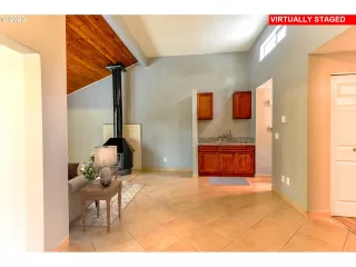 Photo #6: 23243207 Listing