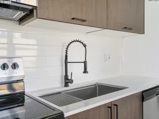 Photo #4: 23244892 Listing