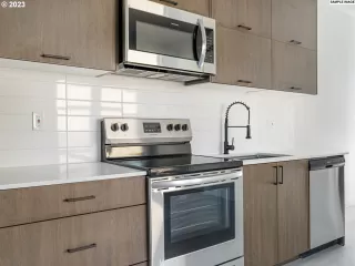 Photo #5: 23244892 Listing