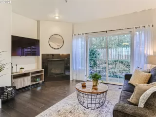 Photo #5: 23246146 Listing