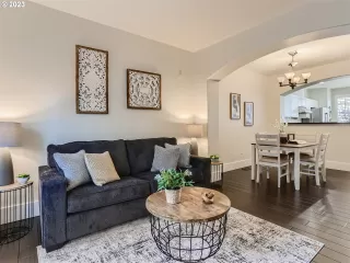 Photo #6: 23246146 Listing