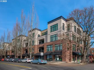 Photo #3: 23246459 Listing