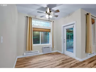 Photo #6: 23246505 Listing