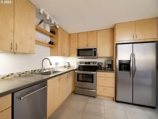 Photo #3: 23246604 Listing