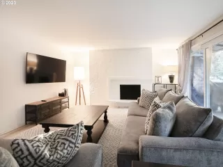 Photo #5: 23246604 Listing