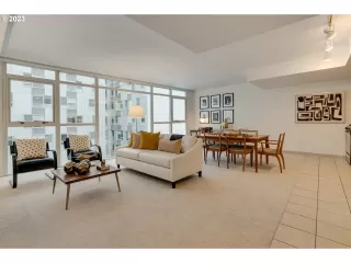 Photo #3: 23247047 Listing