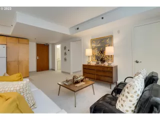 Photo #5: 23247047 Listing