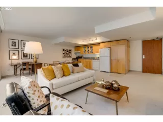 Photo #6: 23247047 Listing