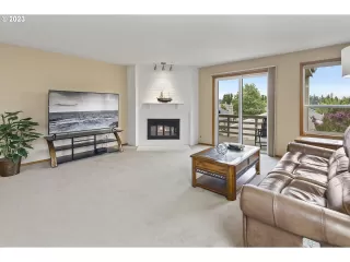 Photo #2: 23247178 Listing