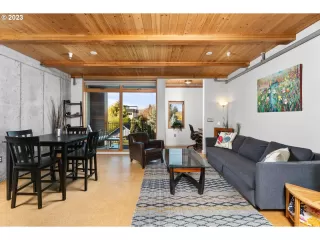 Photo #5: 23247721 Listing