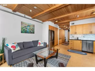 Photo #6: 23247721 Listing