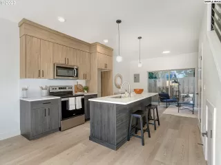 Photo #2: 23248524 Listing 