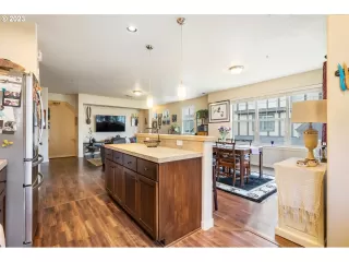 Photo #5: 23250018 Listing