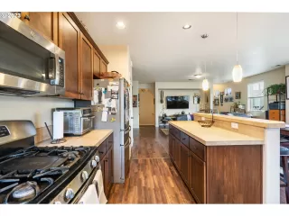 Photo #6: 23250018 Listing