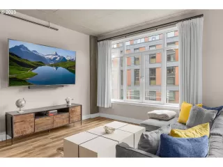 Photo #4: 23252113 Listing