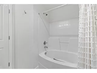 Photo #2: 23252331 Listing