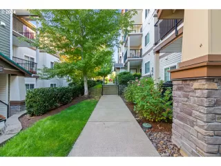 Photo #4: 23252331 Listing