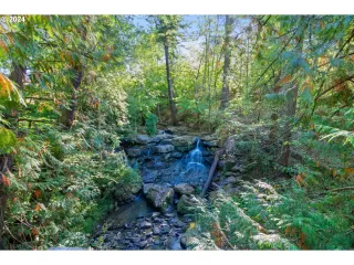 Photo #5: 23252331 Listing