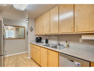 Photo #5: 23252346 Listing 