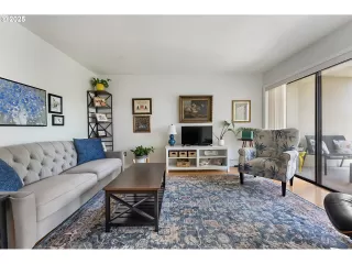 Photo #4: 232529892 Listing