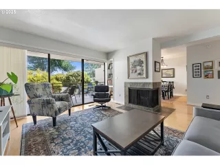 Photo #6: 232529892 Listing