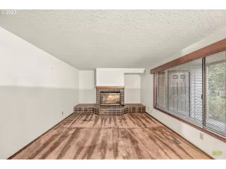 Photo #5: 23253265 Listing