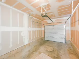 Photo #2: 23253883 Listing